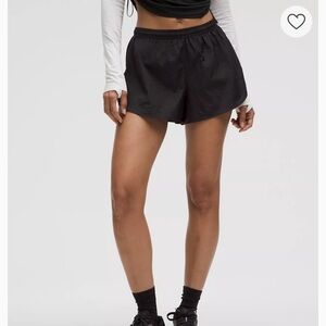 NWT Lululemon Dolphin-Hem MR Run Short 3" BLACK